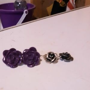 2 sets of flower earrings